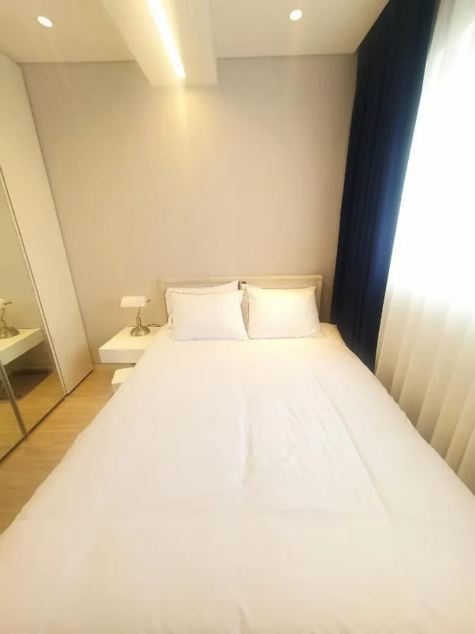 Cheongdam Beautiful Apartment New Building Edition Full Option Long Term Stay Availableapt 2룸 신축 Edition 풀옵션 장기가능 Seoul